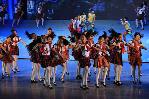 金帆艺术团周年晚会舞蹈团学生们倾情演绎